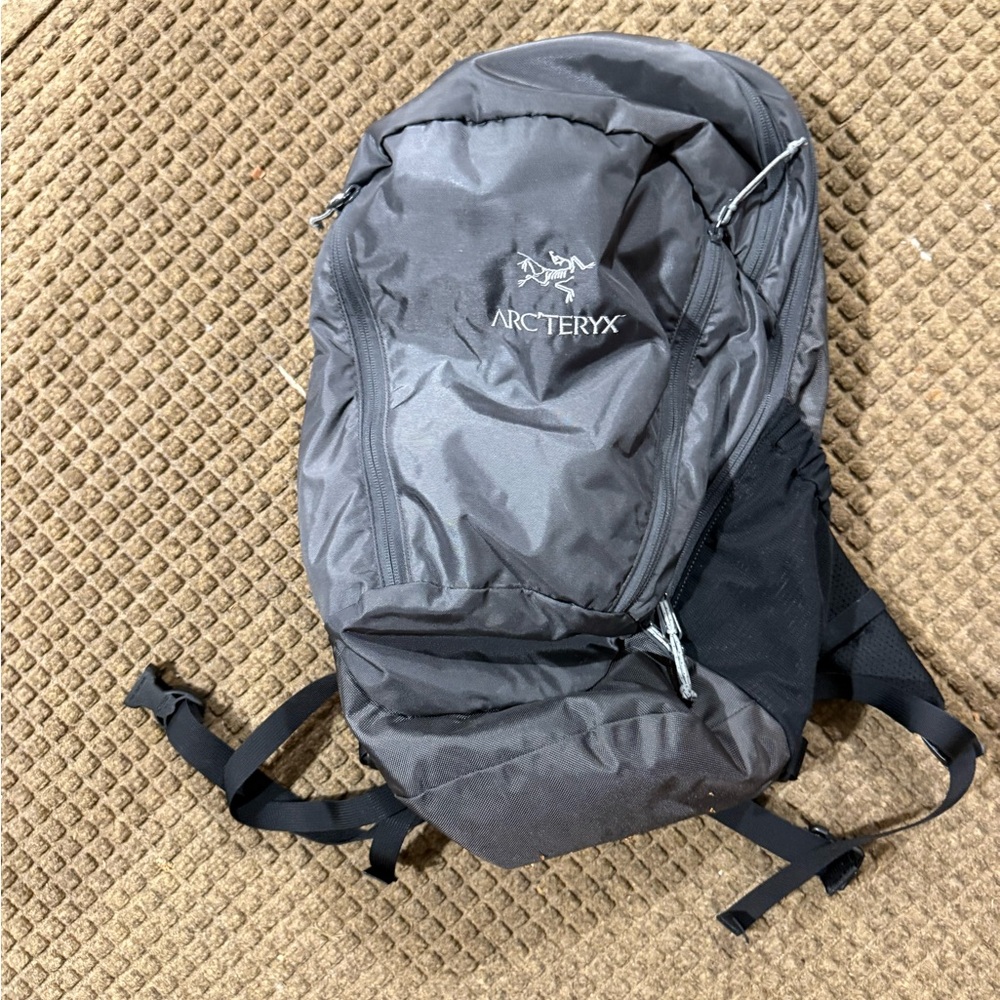 Arc'teryx mantis like new